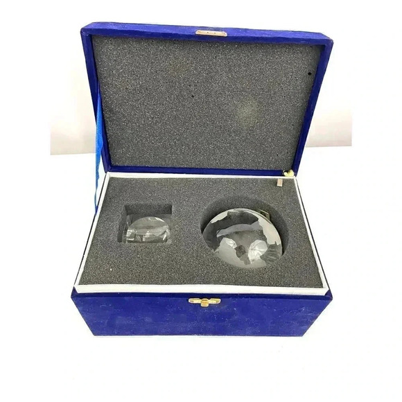 VTG Crystal Tabletop Etched Earth Globe W/Base Stand Blue Velvet Box - Picture 2 of 16